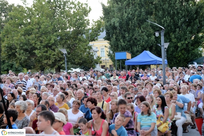 Talamba ütőegyüttes fellépése a nagyszínpadon
