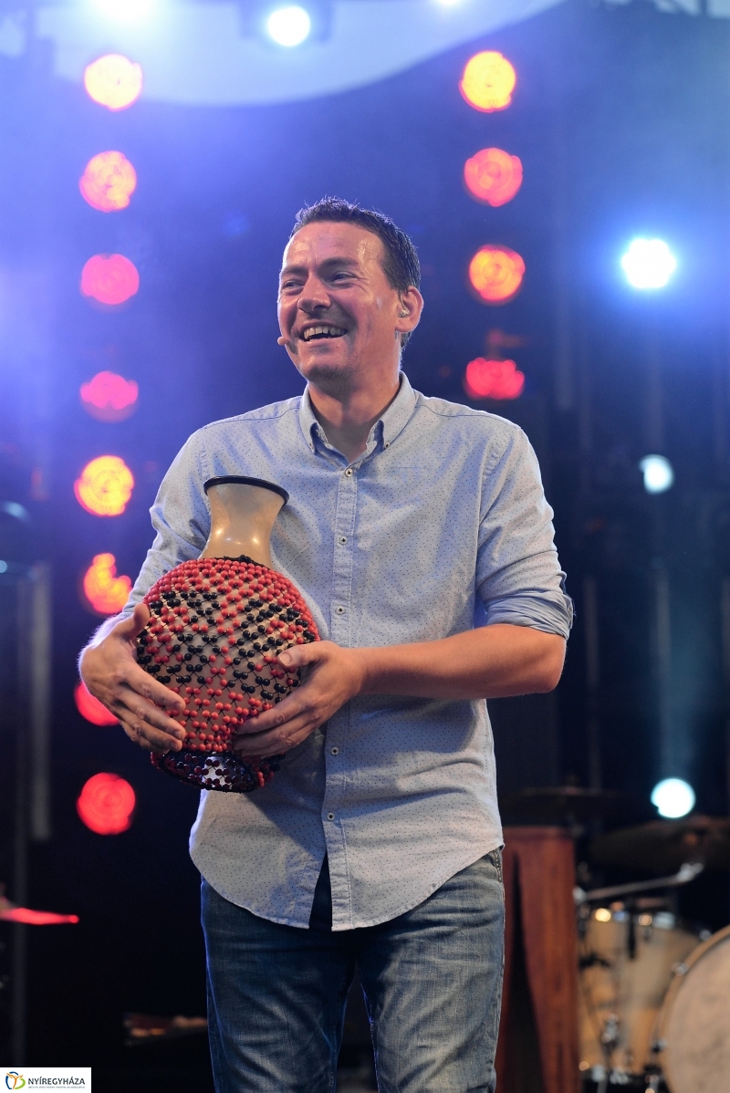 Talamba ütőegyüttes fellépése a nagyszínpadon