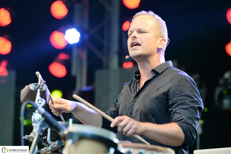 Talamba ütőegyüttes fellépése a nagyszínpadon