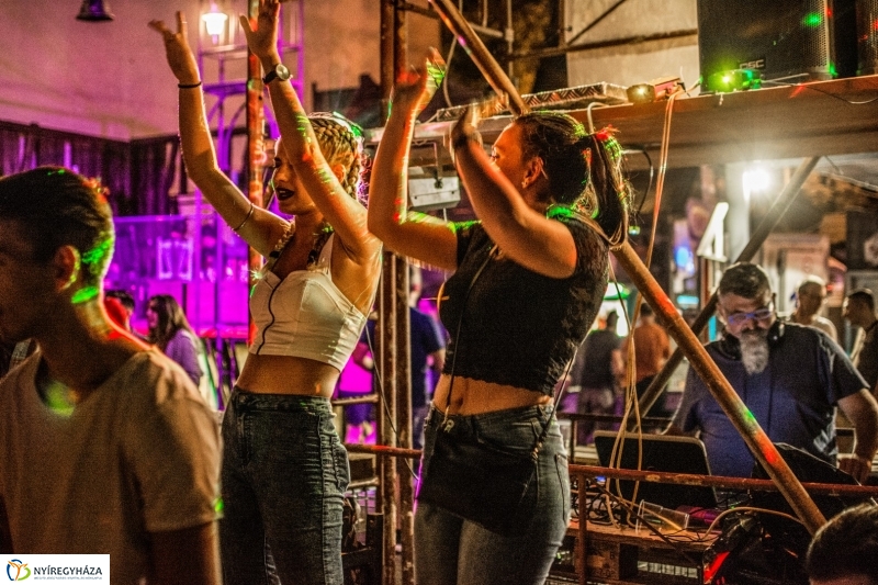 Hétfő esti VIDOR Kert