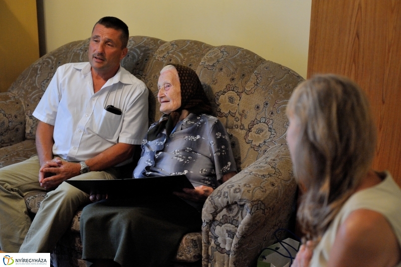 Szépkorú köszöntése - Tar Gyuláné