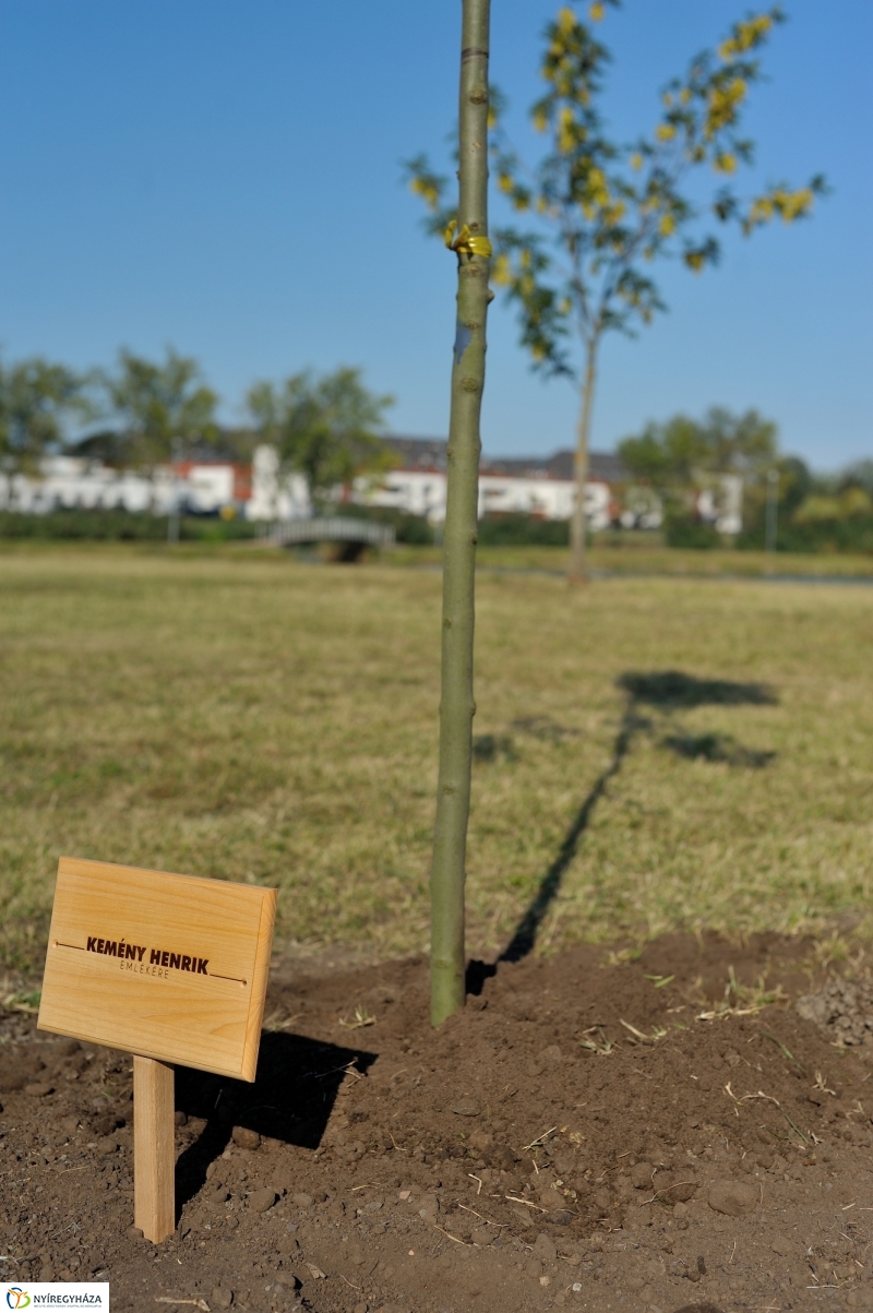 Emlékfa ültetés a Vidor ligetben
