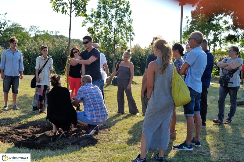Emlékfa ültetés a Vidor ligetben