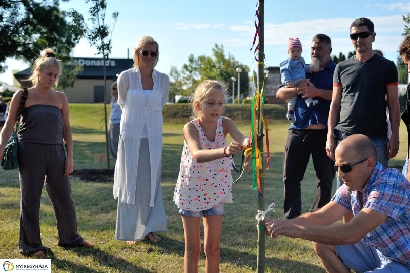 Emlékfa ültetés a Vidor ligetben