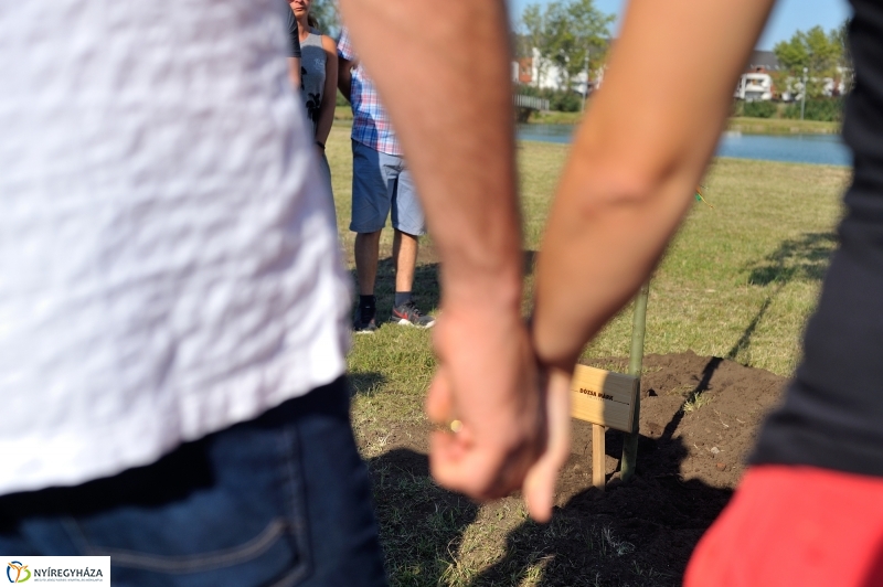 Emlékfa ültetés a Vidor ligetben