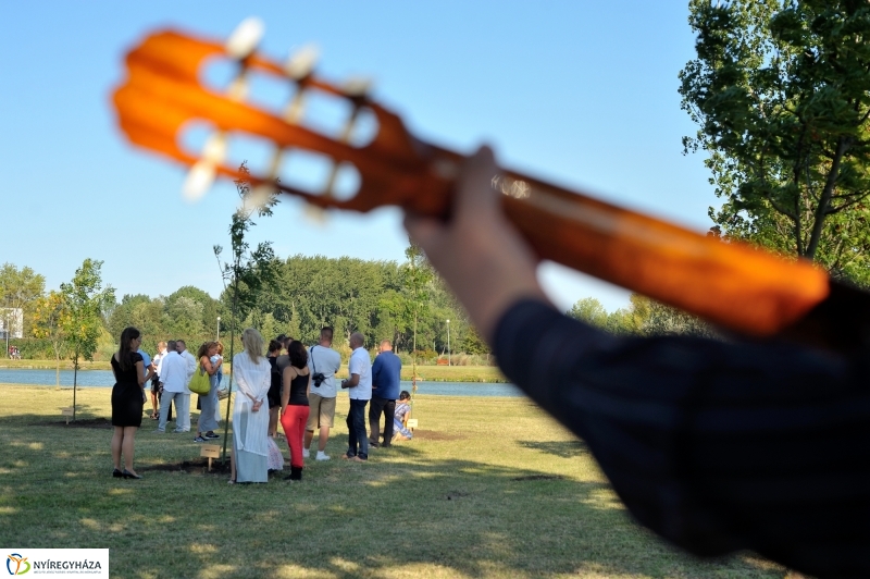 Emlékfa ültetés a Vidor ligetben