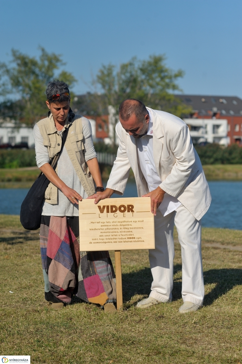 Emlékfa ültetés a Vidor ligetben