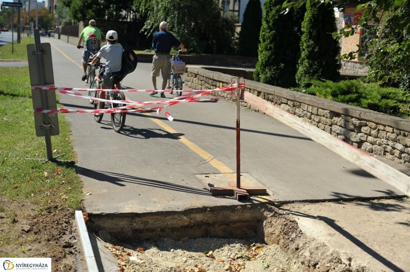 Járdafelújítás a Sóstói úton