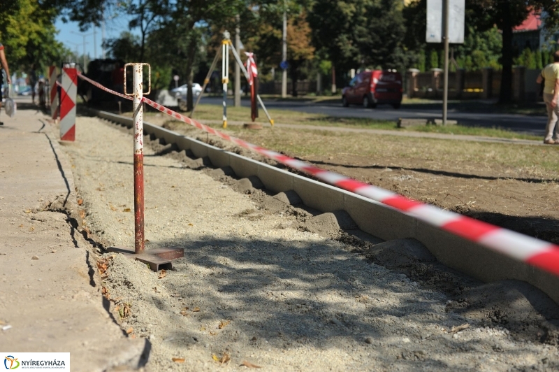 Járdafelújítás a Sóstói úton