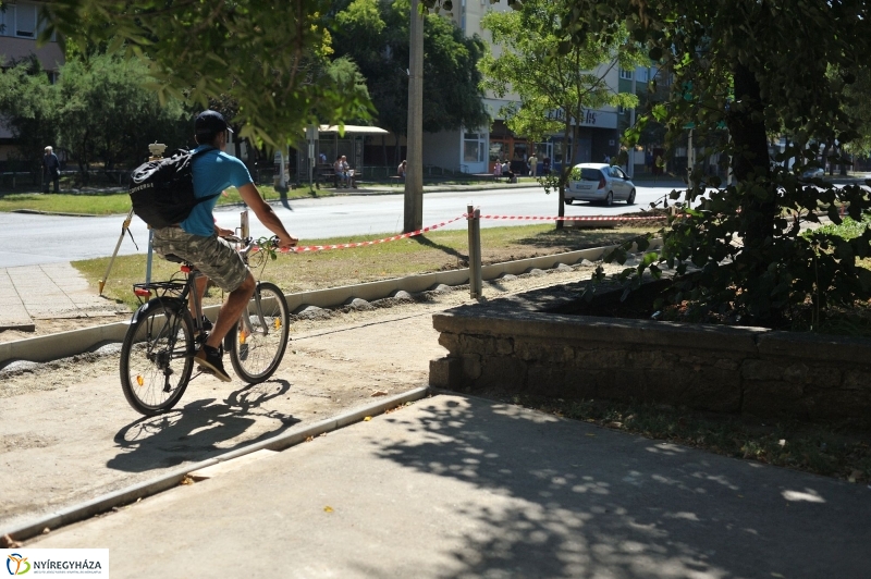 Járdafelújítás a Sóstói úton