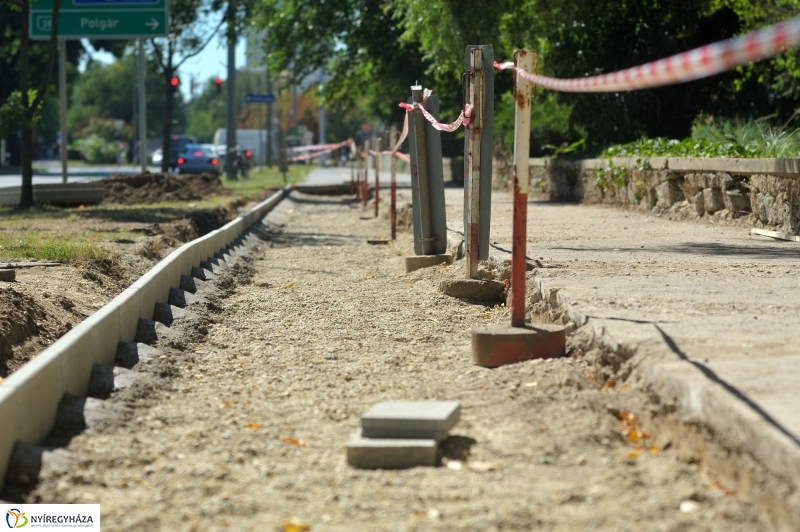 Járdafelújítás a Sóstói úton