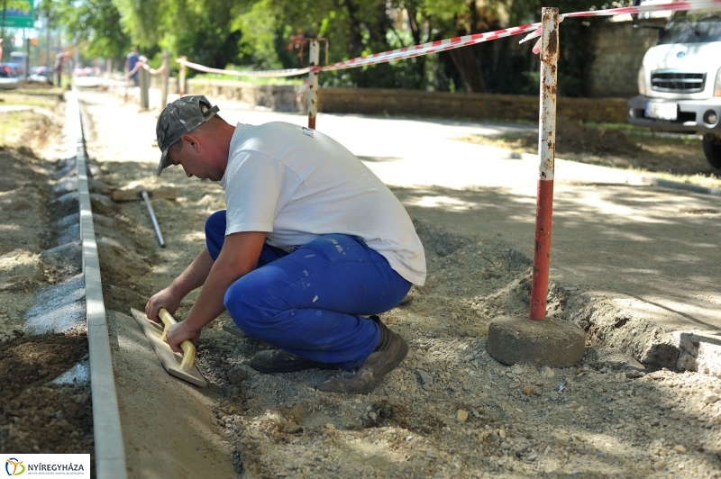 Járdafelújítás a Sóstói úton