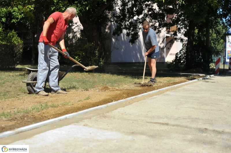 Járdafelújítás a Sóstói úton
