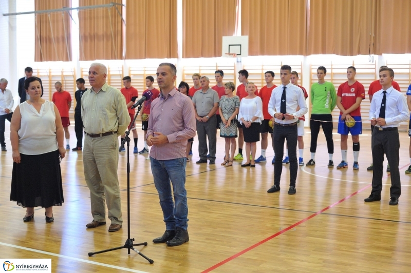 Tornacsarnokot adtak át