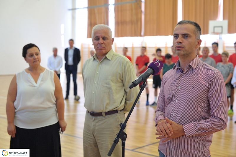 Tornacsarnokot adtak át