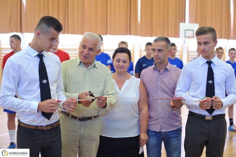 Tornacsarnokot adtak át