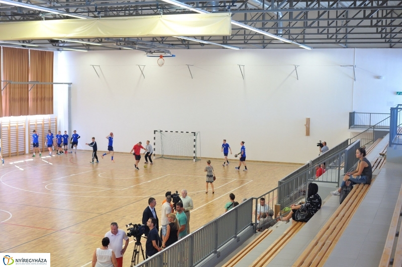 Tornacsarnokot adtak át