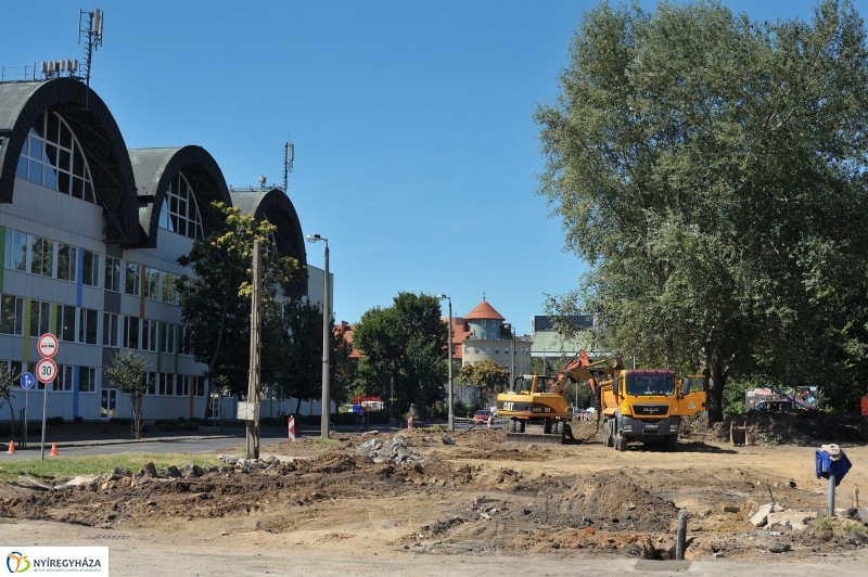 Elkezdődött a beruházás a Szegfű utcán IV