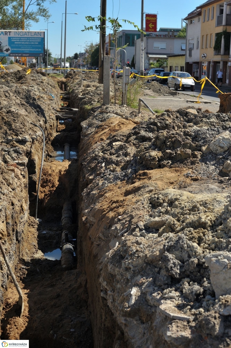 Elkezdődött a beruházás a Szegfű utcán IV