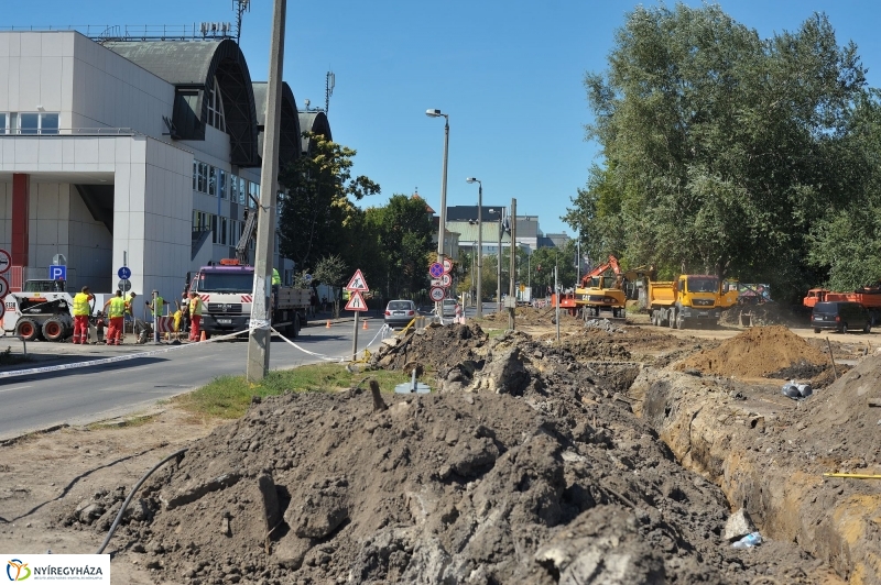 Elkezdődött a beruházás a Szegfű utcán IV