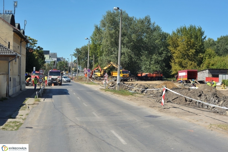 Elkezdődött a beruházás a Szegfű utcán IV