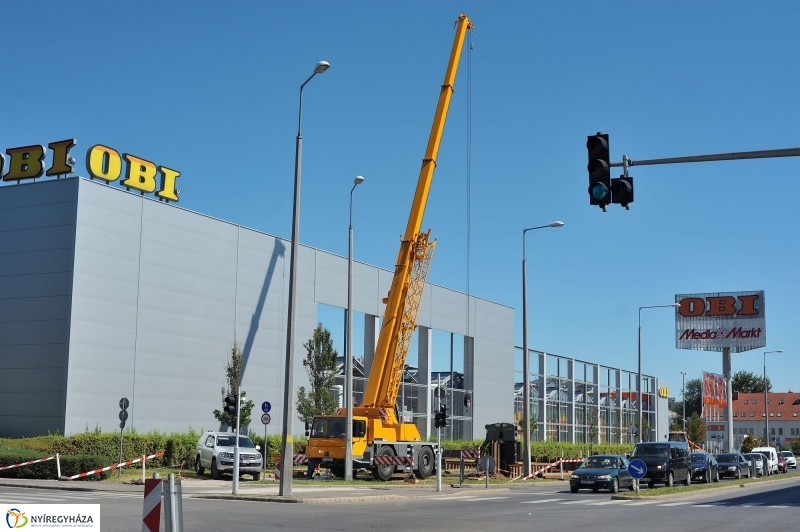 Elkezdődött a beruházás a Szegfű utcán IV