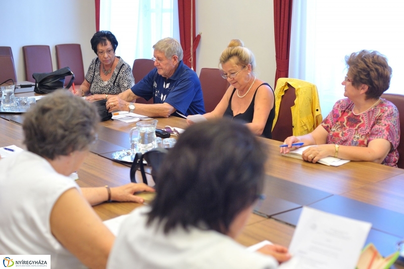 Ülésezett az Idősügyi Tanács 20160831