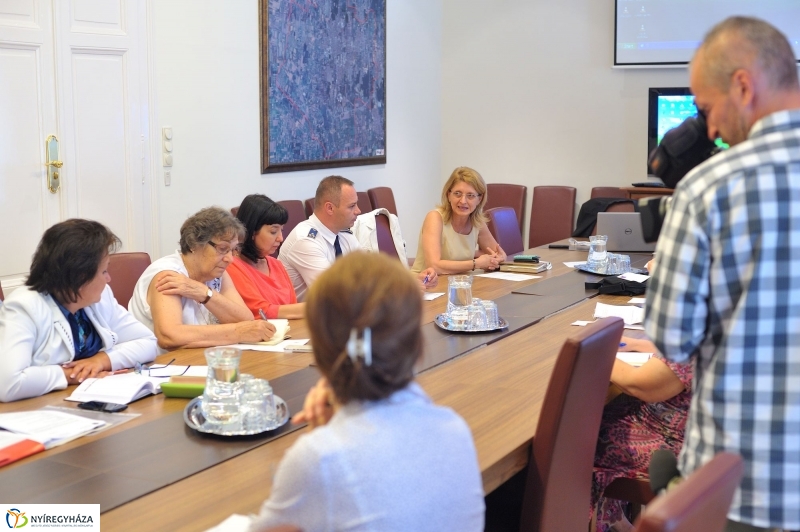 Ülésezett az Idősügyi Tanács 20160831