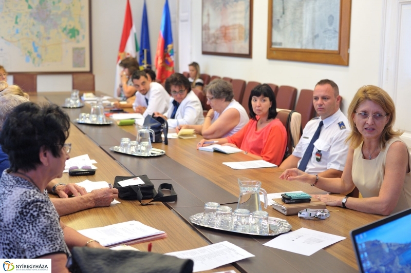 Ülésezett az Idősügyi Tanács 20160831