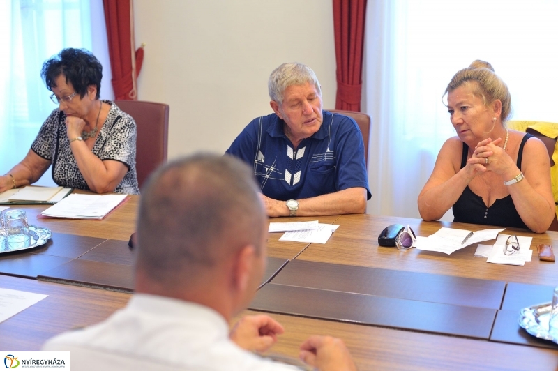 Ülésezett az Idősügyi Tanács 20160831