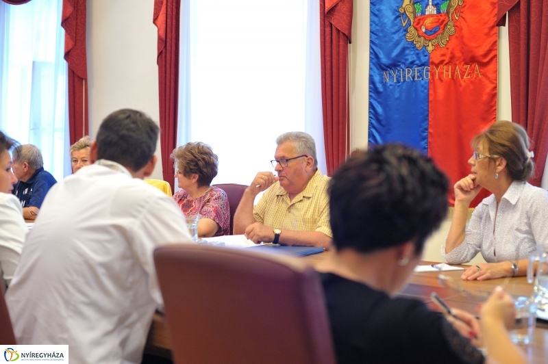 Ülésezett az Idősügyi Tanács 20160831