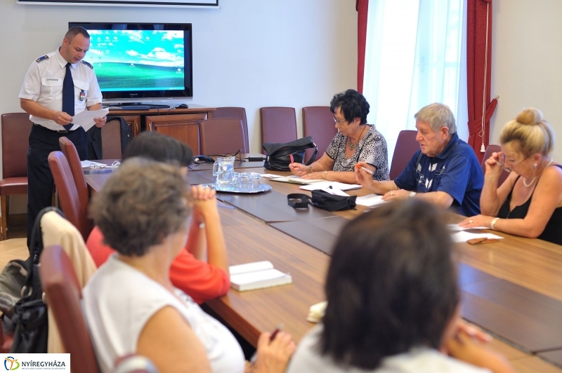 Ülésezett az Idősügyi Tanács 20160831