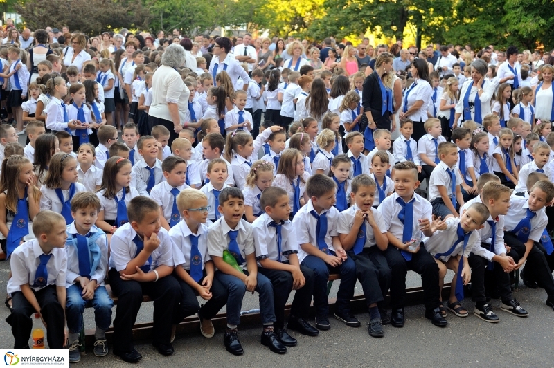 Tanévnyitó ünnepség az Apáczai iskolában