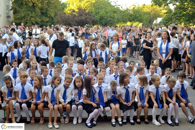Tanévnyitó ünnepség az Apáczai iskolában