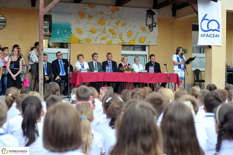 Tanévnyitó ünnepség az Apáczai iskolában