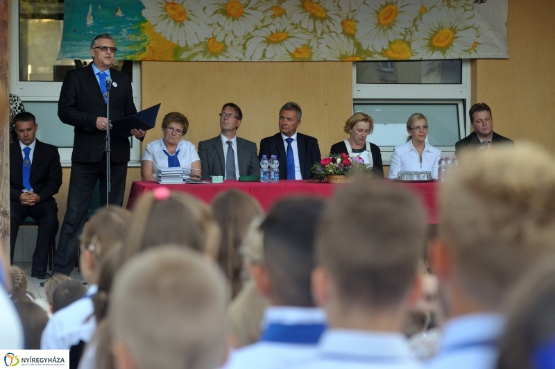Tanévnyitó ünnepség az Apáczai iskolában