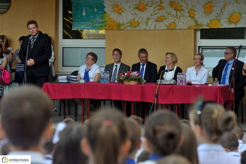 Tanévnyitó ünnepség az Apáczai iskolában