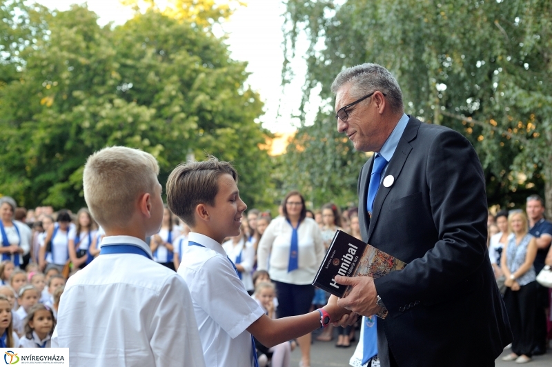 Tanévnyitó ünnepség az Apáczai iskolában