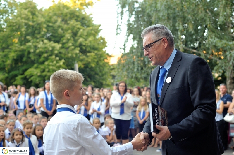 Tanévnyitó ünnepség az Apáczai iskolában