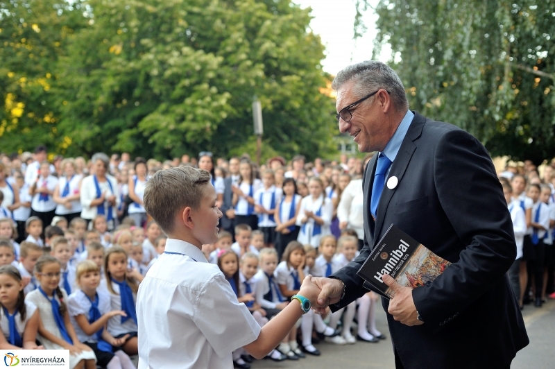 Tanévnyitó ünnepség az Apáczai iskolában