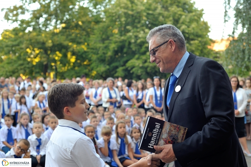 Tanévnyitó ünnepség az Apáczai iskolában