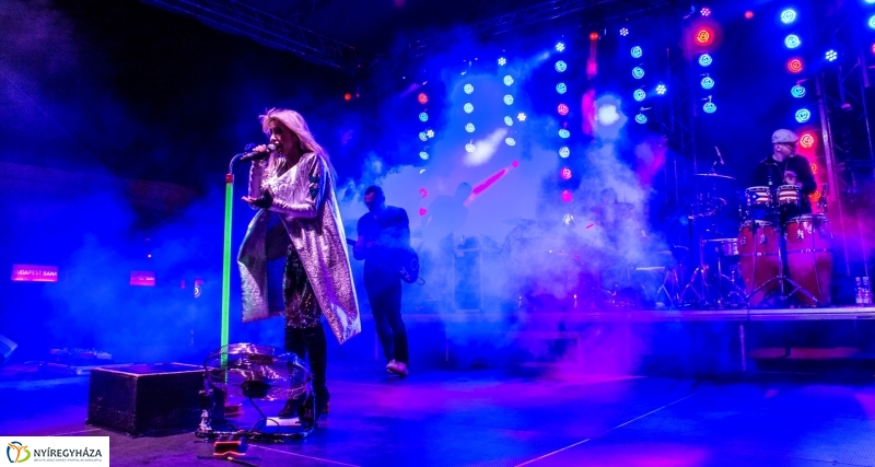 Péterfy Bori & LOVE BAND