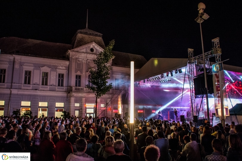 Péterfy Bori & LOVE BAND