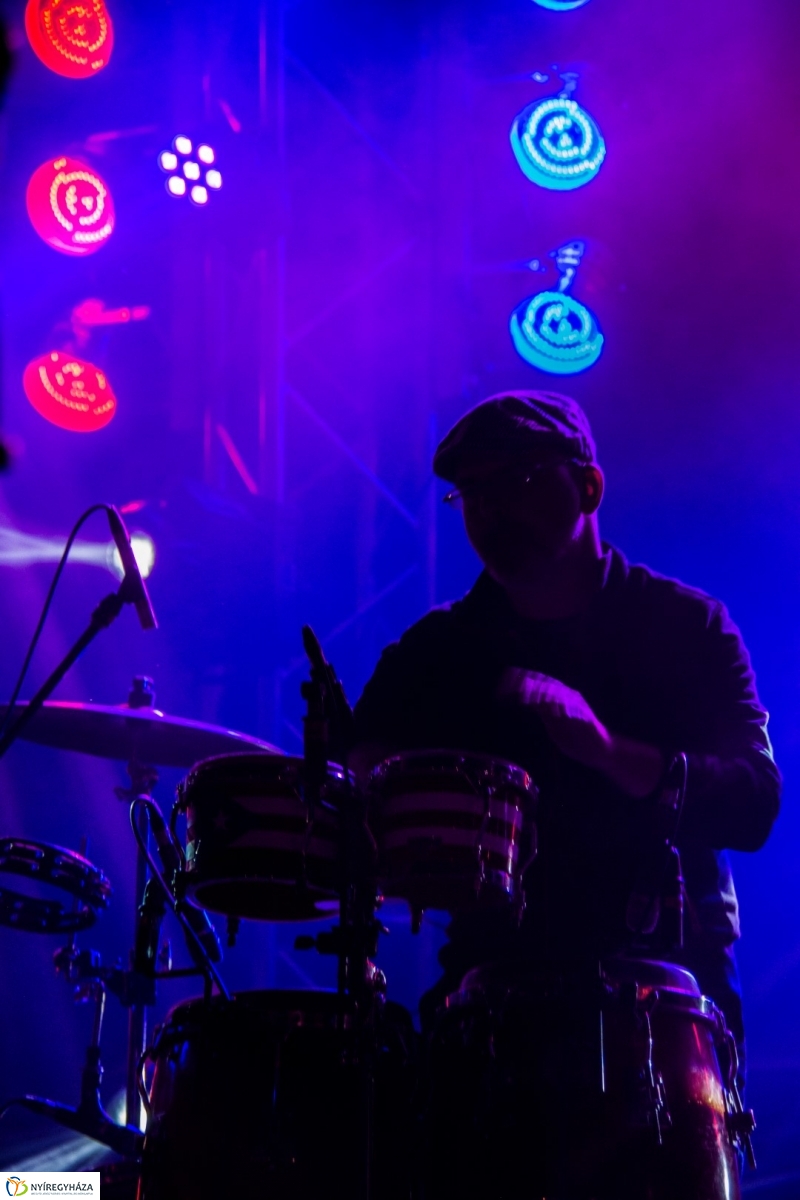 Péterfy Bori & LOVE BAND