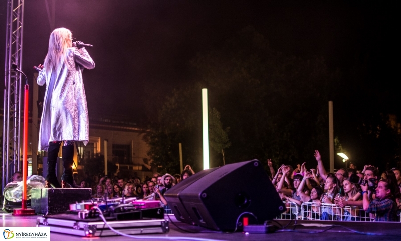 Péterfy Bori & LOVE BAND