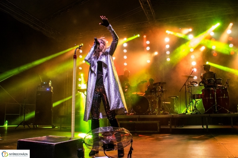 Péterfy Bori & LOVE BAND