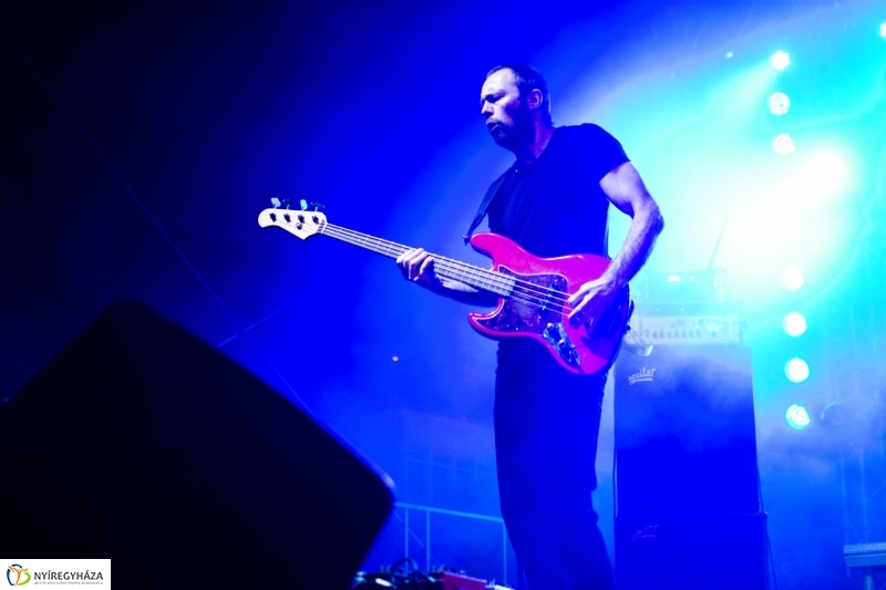 Péterfy Bori & LOVE BAND