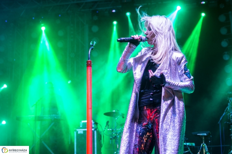 Péterfy Bori & LOVE BAND