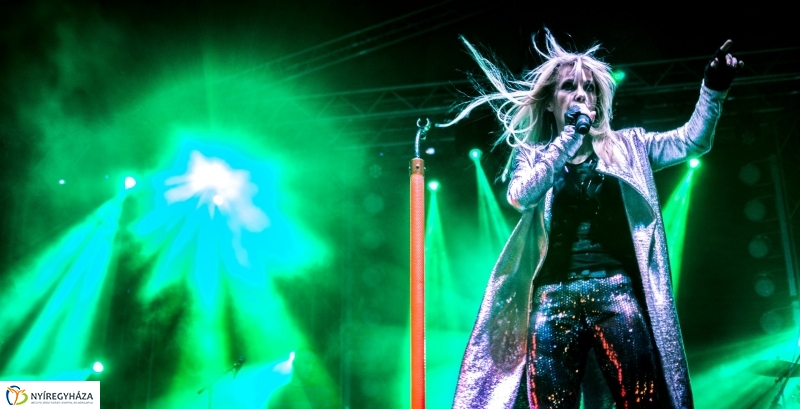 Péterfy Bori & LOVE BAND