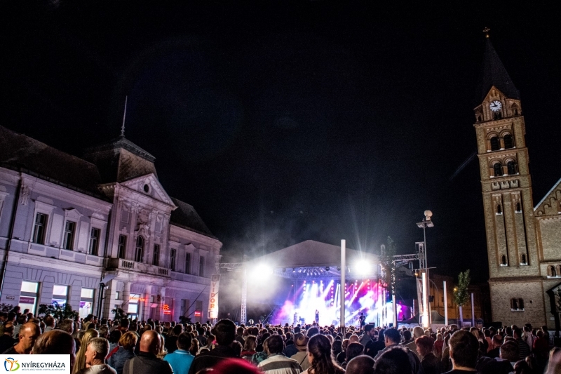 Péterfy Bori & LOVE BAND